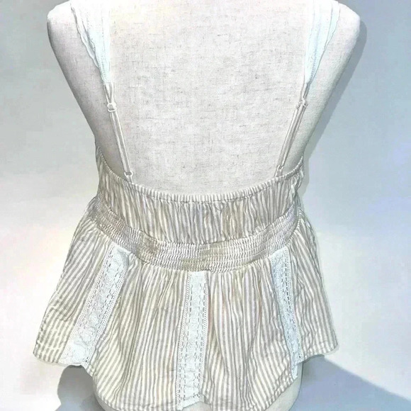 American Eagle Medium Top - Picture 2 of 3